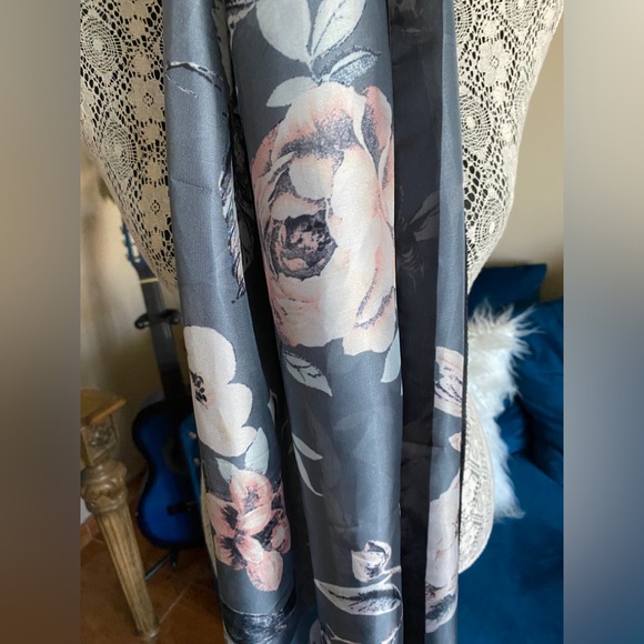 Vince Camuto Luxury Scarf - Picture 5 of 5